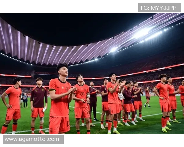 中国国家足球队迎战乌兹别克斯坦队全力争胜展现实力与团结精神 中国国家足球队迎战乌兹别克斯坦队全力争胜展现实力与团结精神